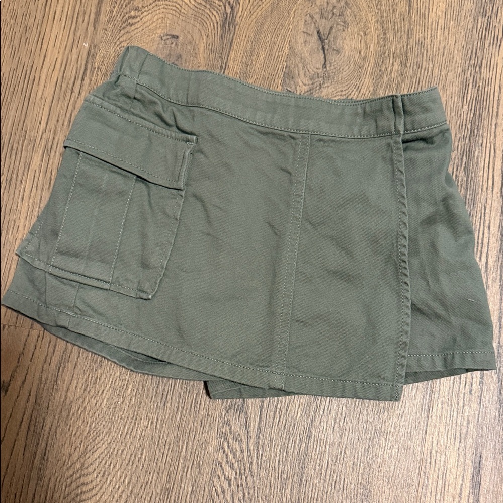 Gap Kids Olive Green skort - size S 6/7